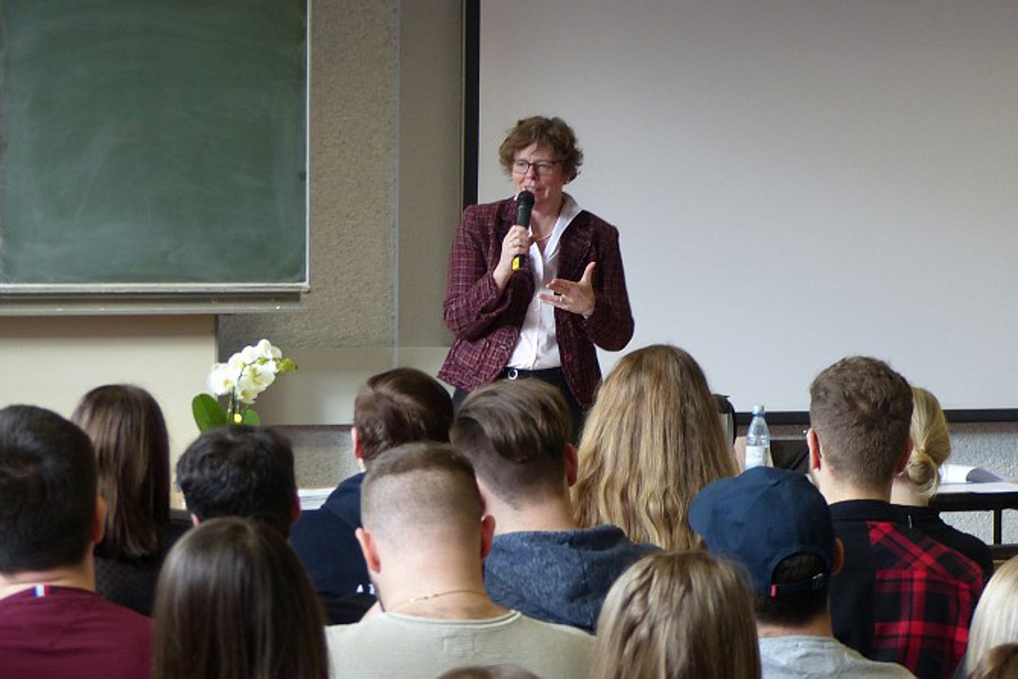 Siebtes Schlüchterner Gespräch mit Schülerinnen und Schülern des Beruflichen Gymnasiums der Kinzig-Schule und Bischöfin Dr. Hofmann am 12. Februar in Schlüchtern. (Foto: medio.tv/Heller)