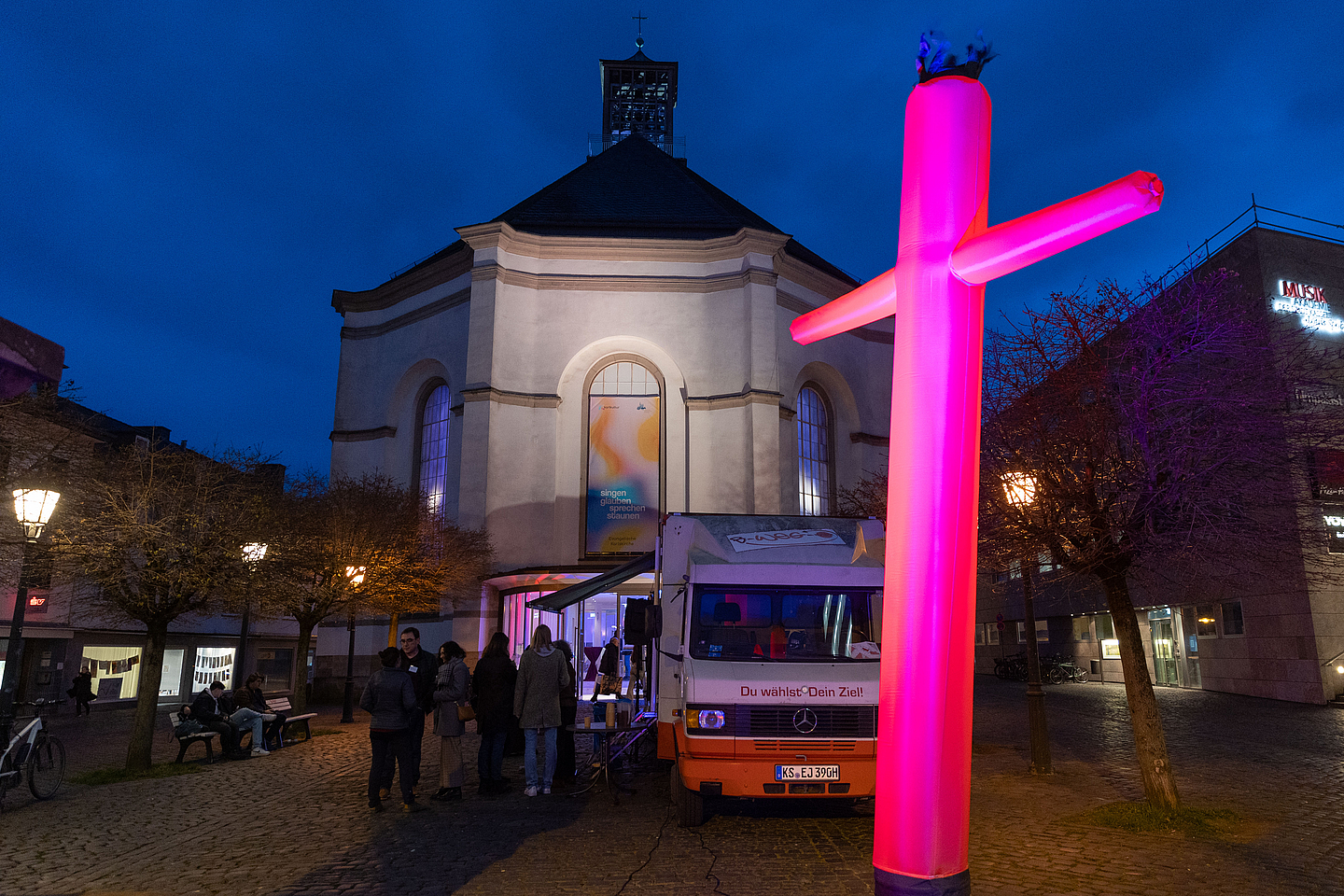 Die Karlskirche, in der sich Besucherinnen und Besucher ausruhen und segnen lassen konnten.