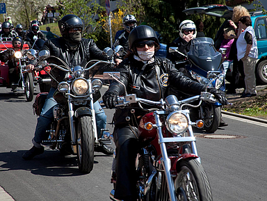 Auf dem Weg zum Bikergottesdienst: Unser Archivfoto zeigt Motorradfahrer in Niedergründau 
