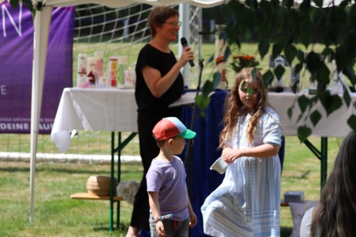 Tauffest und Tauferinnerung an der Efze in Unshausen. (Foto-Quelle: Pfarrerin Sabine Koch) 