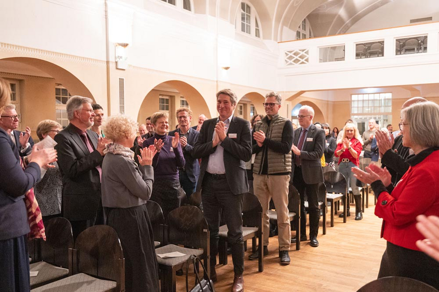 Bürgermeister Nico Ritz (Homberg Efze) bekam auf dem Adventsempfang ein Geburtstagsständchen gesungen Bürgermeister Nico Ritz (Homberg Efze) bekam auf dem Adventsempfang ein Geburtstagsständchen gesungen