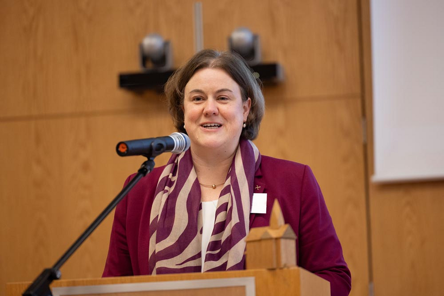 Grußwort von Vizepräsidentin Dr. Katharina Apel