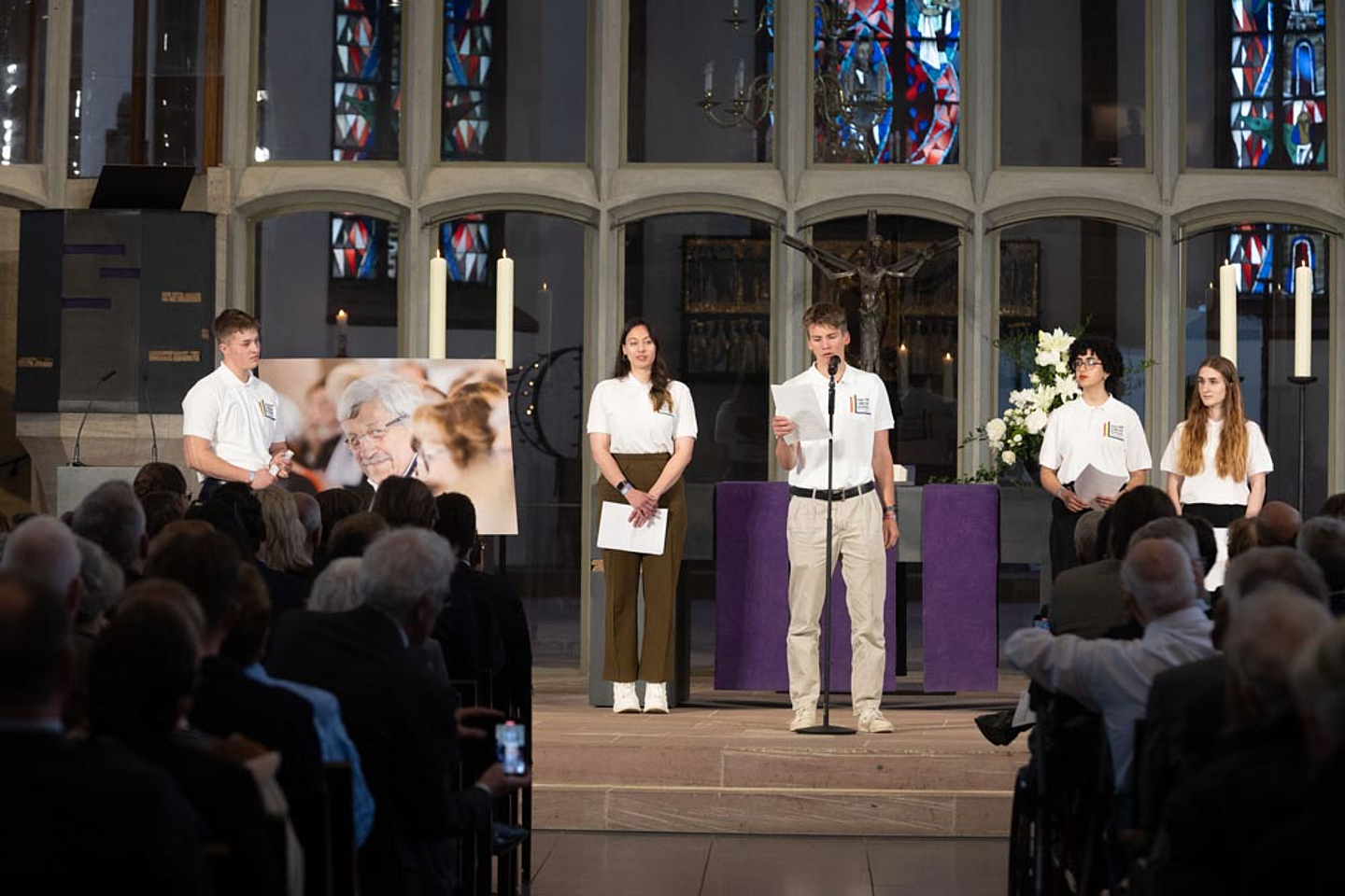 Schülerinnen und Schüler der Walter-Lübcke-Schule Wolfhagen - Gedenkfeier anlässlich des 5. Jahrestages der Ermordung des früheren Regierungspräsidenten Walter Lübcke in Kassel