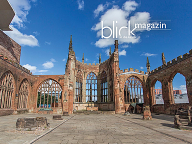 Aus den Trümmern der Stadt Coventry und ihrer mittelalterlichen Kathedrale ist eine weltweite Bewegung entstanden, die sich um Frieden und Versöhnung bemüht. Unser Foto zeigt die Ruine der Kathedrale