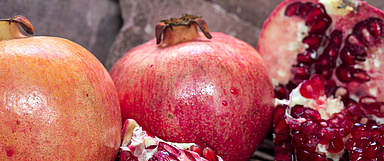 Symbolisch für das Leben wird an Rosch ha-Schana ein Granatapfel gespeist, in der Hoffnung, dass die guten Taten im neuen Jahr der Fülle der Fruchtkerne gleichen. (Foto: Pixabay)