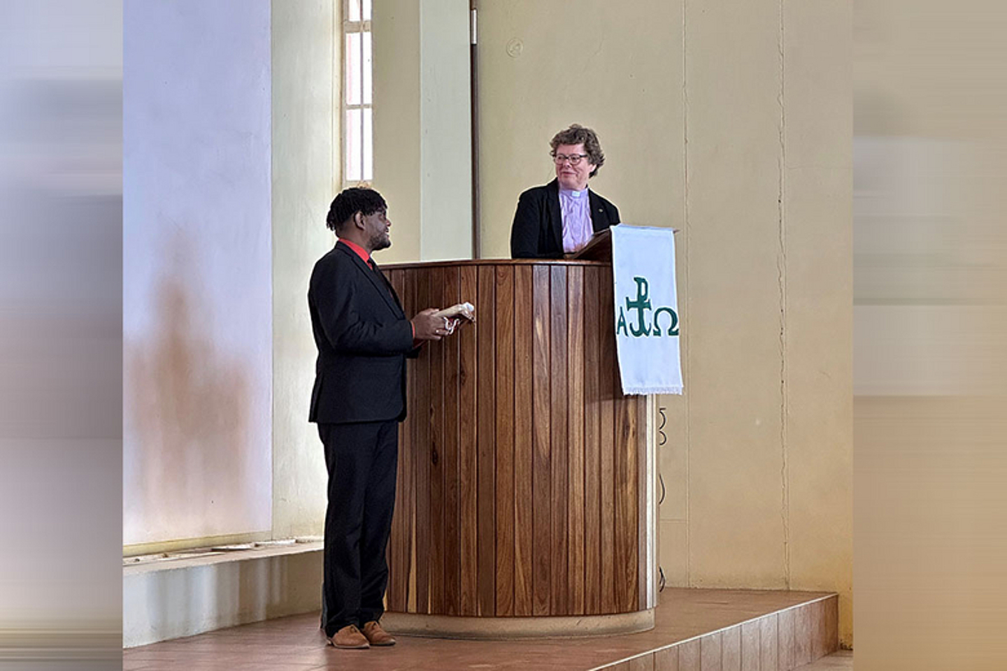 Gottesdienst der Paulus-Gowaseb-Church in Okahanja Park/ Windhoek. Bischöfin Hofmann wurde von den Kirchenältesten überraschend eingeladen «to be our pastor today» und predigte zur Jahreslosung. 