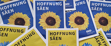 Zu der bundesweiten Aktion gehören neben dem Saatgut ein Gebet zum 1. Sonntag der Passionszeit, am 26. Februar 2023, sowie die Bitte um Spenden für humanitäre Hilfe vor Ort. (Foto: EKD)