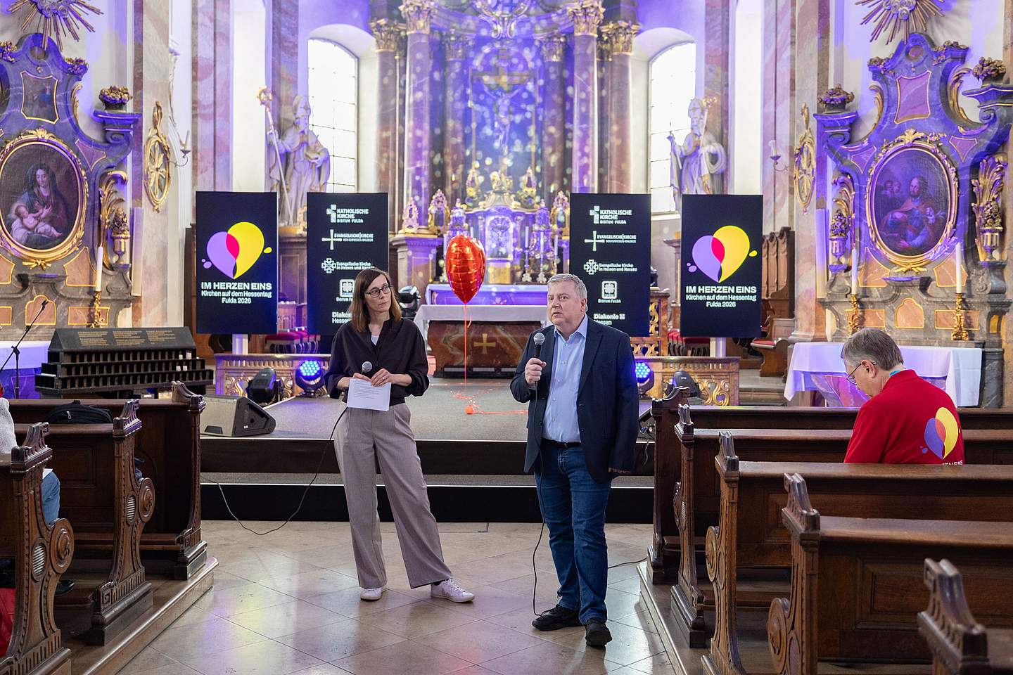Führten in das Pressegespräch ein: Dr. Anja Berens, Pressesprecherin der EKKW und Matthias Reger, Pressesprecher und Leiter der Stabsstelle Medien- und Öffentlichkeitsarbeit der Diözese Fulda.