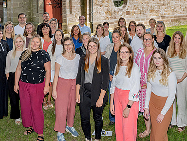28 neue Religionslehrkräfte erhielten heute in der Brunnenkirche in Hofgeismar durch Prof. Dr. Gudrun Neebe, Bildungsdezernentin der EKKW
