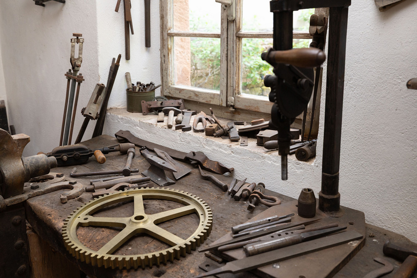 Altes Handwerk: Die Turmuhrmacherwerkstatt von innen