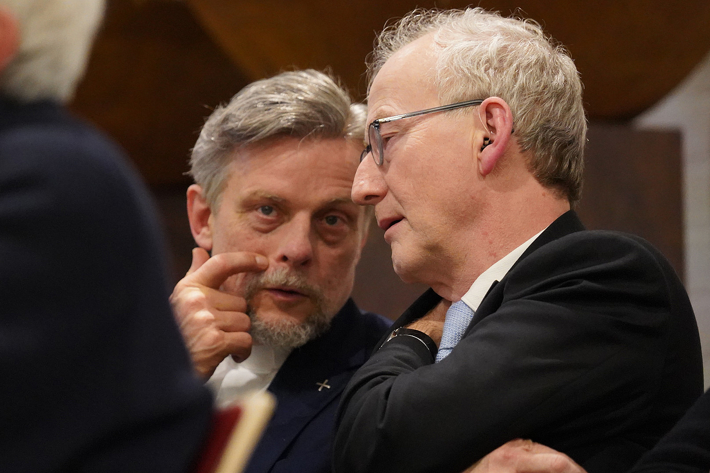 Pfarrer Ton Sip (links) und Pfr. Dr Martin Streck im Gespräch