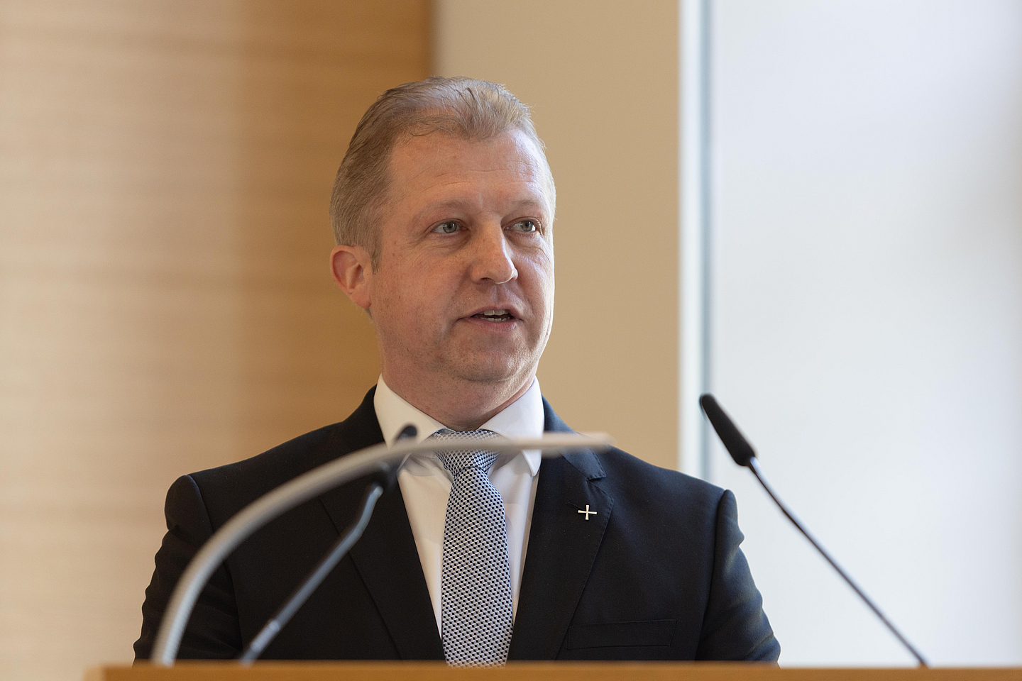 Präses Dr. Michael Schneider eröffnete die Synode