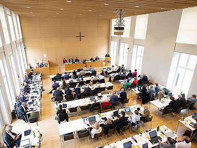 Blick in den Synodalsaal in der Evangelischen Tagungsstätte in Hofgeismar