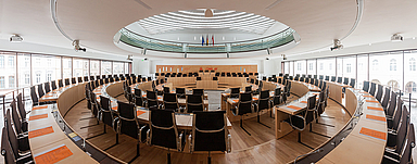 Leerer Plenarsaal des Hessischen Landtags (Foto: Martin Kraft)