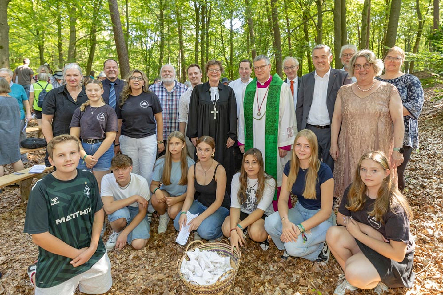 Gruppenfoto der Beteiligten am Gottesdienst zum Ökumenischen Schöpfungstag auf dem Christenberg