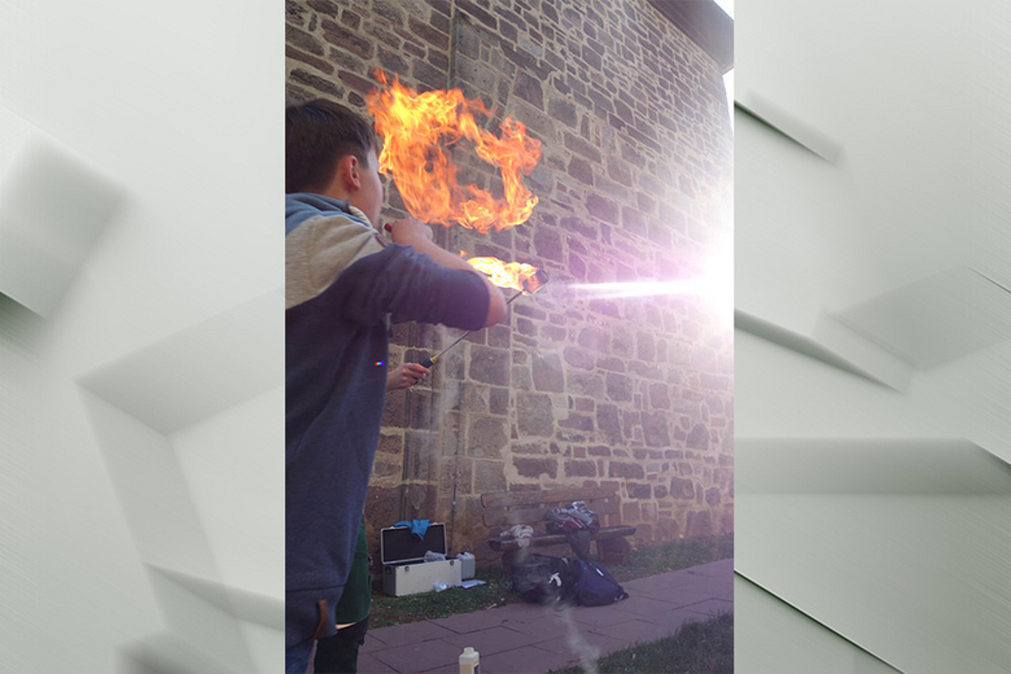 Auch Feuerspucken stand beim Schüleraktionstag auf dem Programm.