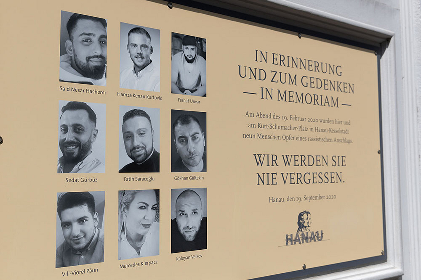 Erinnerungstafel für die Opfer der Anschläge von Hanau.