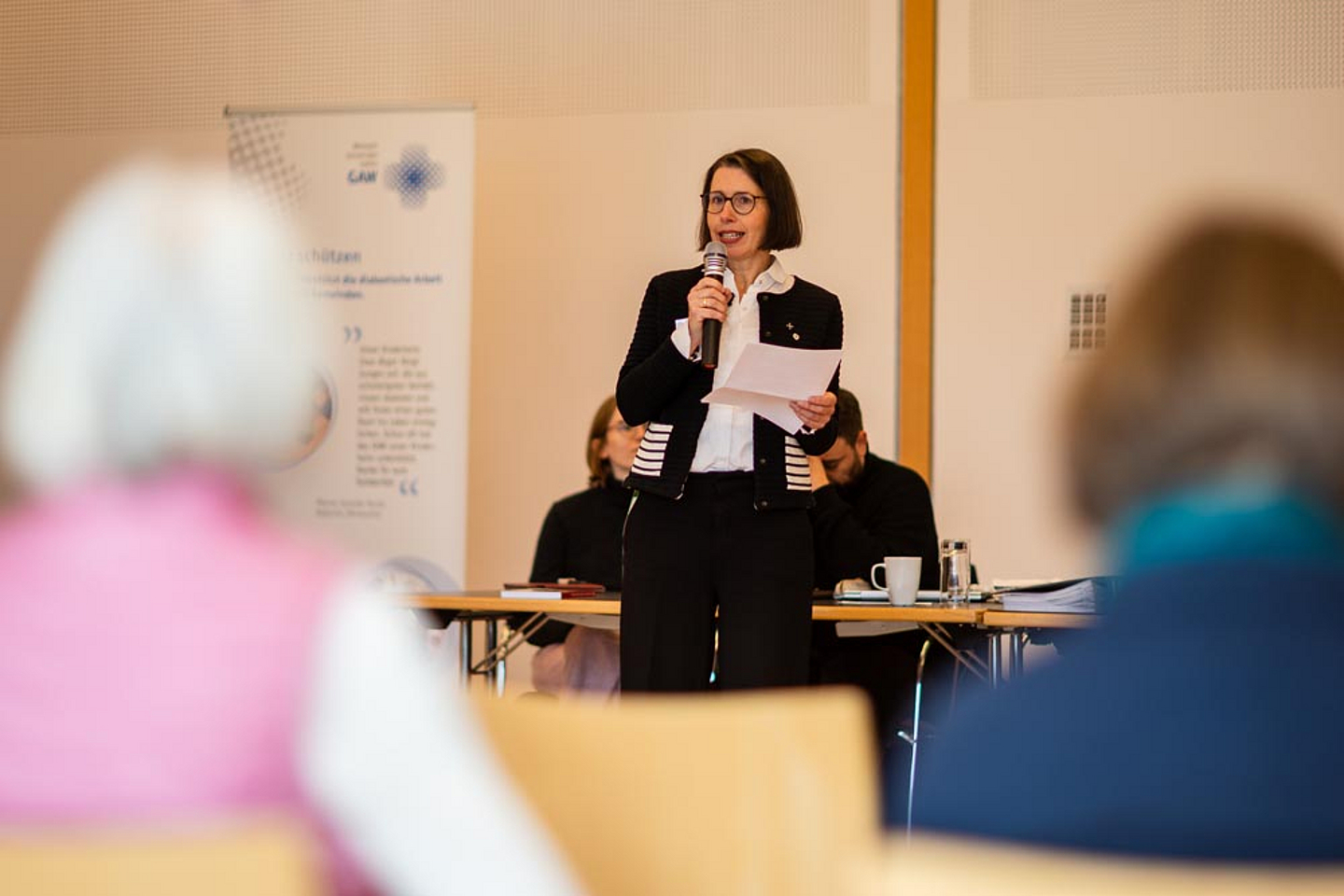 Pfarrerin Kathrin Mantey, Referentin für Entwicklung und Partnerschaft Europa und USA im Zentrum Oekumene, bei ihrem Grußwort