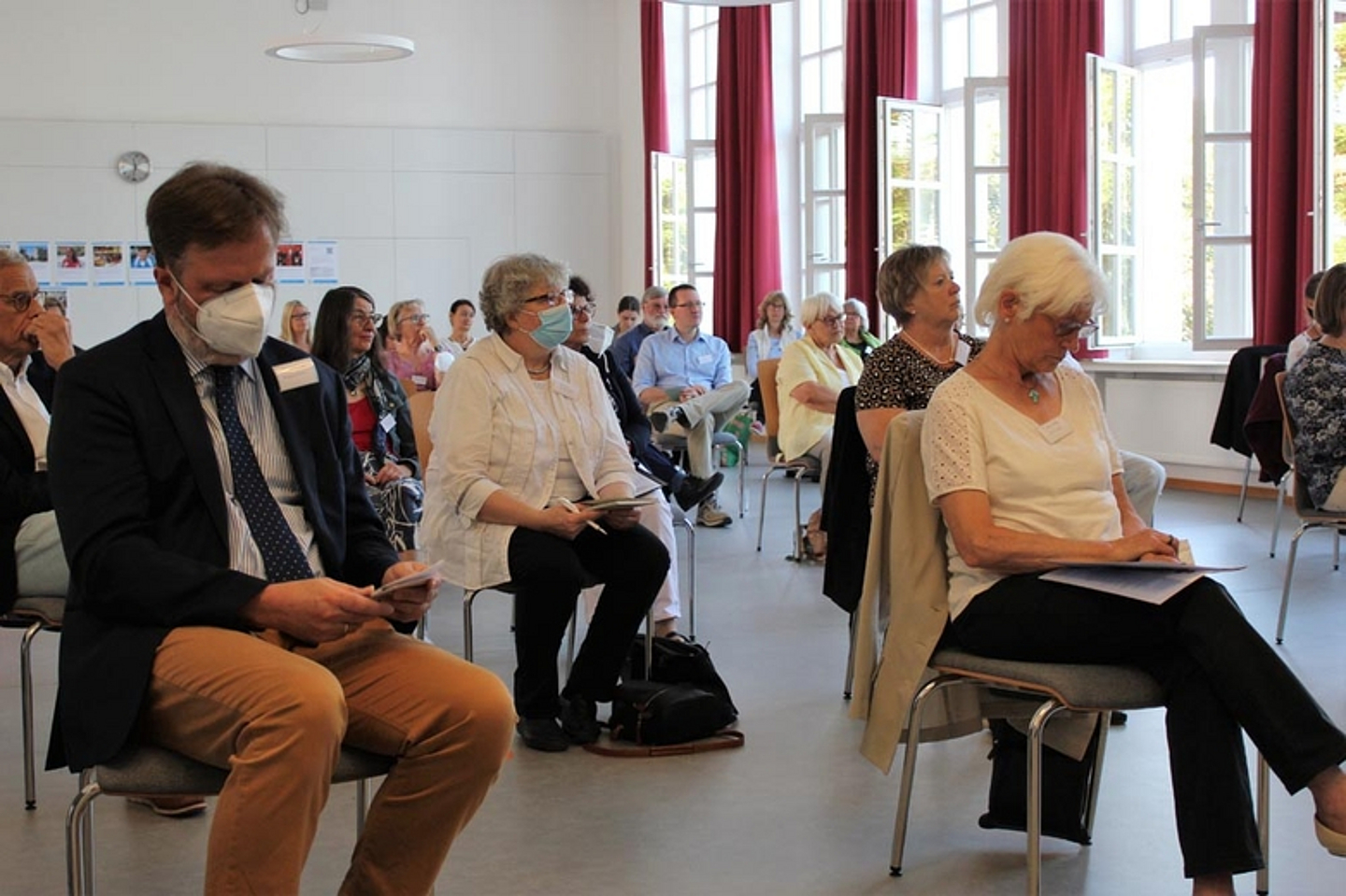 Unter dem Titel «Die Diaspora am Nebentisch» ging es am 3. Juli 2021 bei einem Studientag in Hanau in der Alten Johanneskirche um die Arbeit der Diaspora-Kirchen weltweit und regional. (Foto: medio.tv/Pongratz)