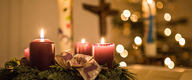 In den Kirchen der Evangelischen Kirche von Kurhessen-Waldeck kehr mit der Adventszeit vorweihnachtliche Stimmung ein. (Foto: medio.tv/Schauderna)