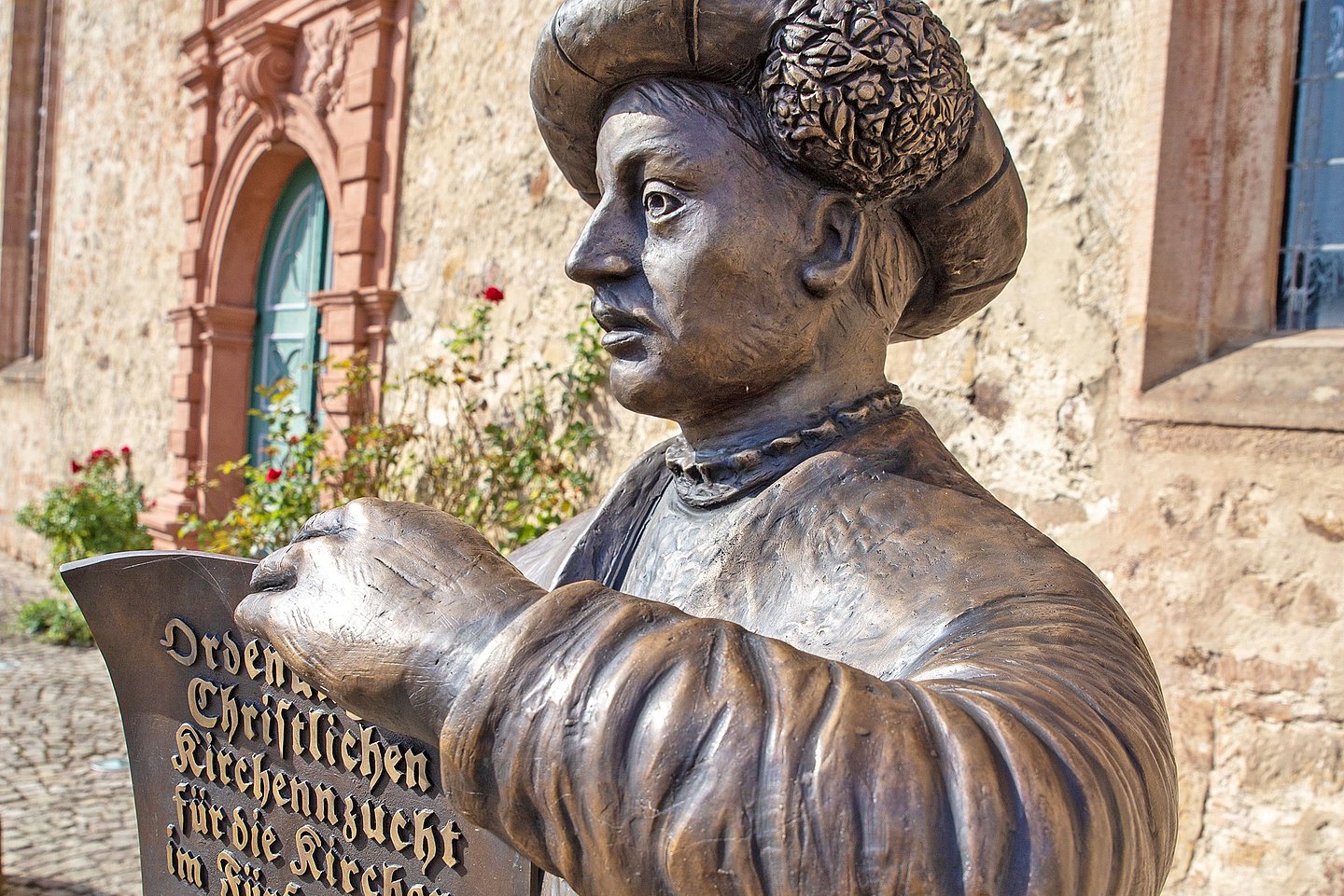 Statue von Landgraf Philipp auf dem Schlossplatz in Ziegenhain.