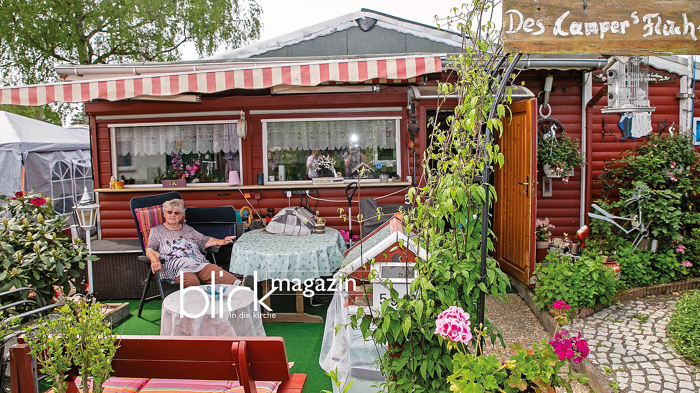 Ihr kleines Paradies: Ilse Wilke ist seit fast 50 Jahren Bewohnerin des Campingplatzes am Bärensee in Hanau. Über dem Eingang prangt der Spruch „Des Campers Fluch – Es kommt Besuch“. In Wirklichkeit ist die 86-Jährige aber sehr gastfreundlich 