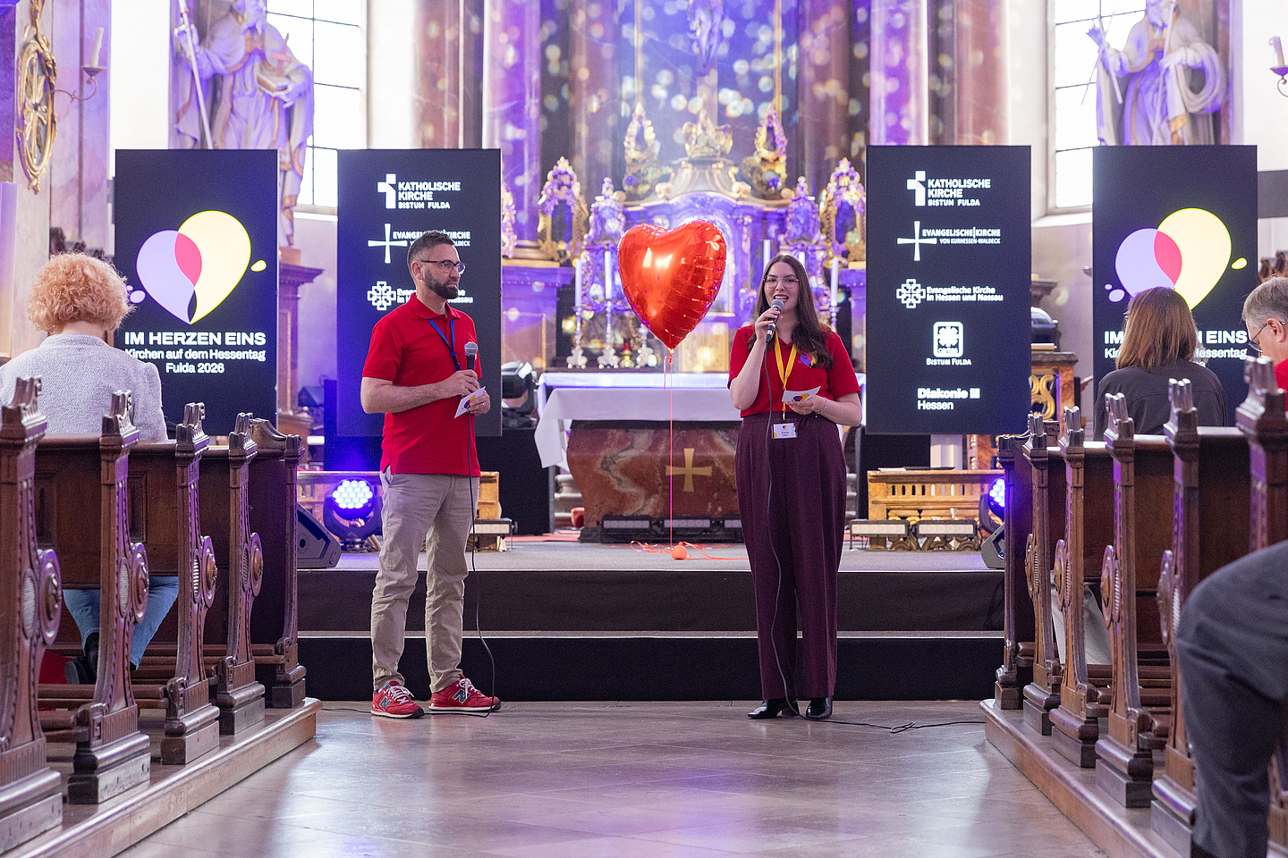 Pfarrer Dieter Dersch, Hessentagsbeauftragter der EKKW und Elena Otto, Pastoralreferentin des Bistums Fulda sprachen über die Präsenz der Kirchen auf dem Hessentag.