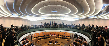 Blick in den Plenarsaal des Hessischen Landtags in Wiesbaden vor seiner konstituierenden Sitzung am 18. Januar. (Foto: EKHN)