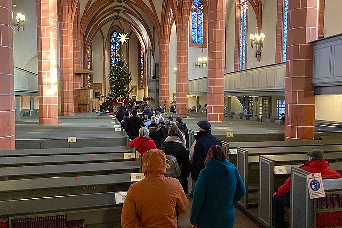 Unser Foto zeigt den Innenraum der Bad Hersfelder Stadtkirche während der Impfaktion am 21. Dezember 2021. (Foto: Jaeger) 