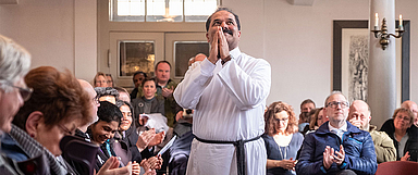 Sichtlich ergriffen im Abschiedgottesdienst: Paul Shindhe, Austauschpfarrer aus der indischen Partnerkirche Church of South India/Karnataka Northern Diocese. (Foto: medio.tv/Schauderna)