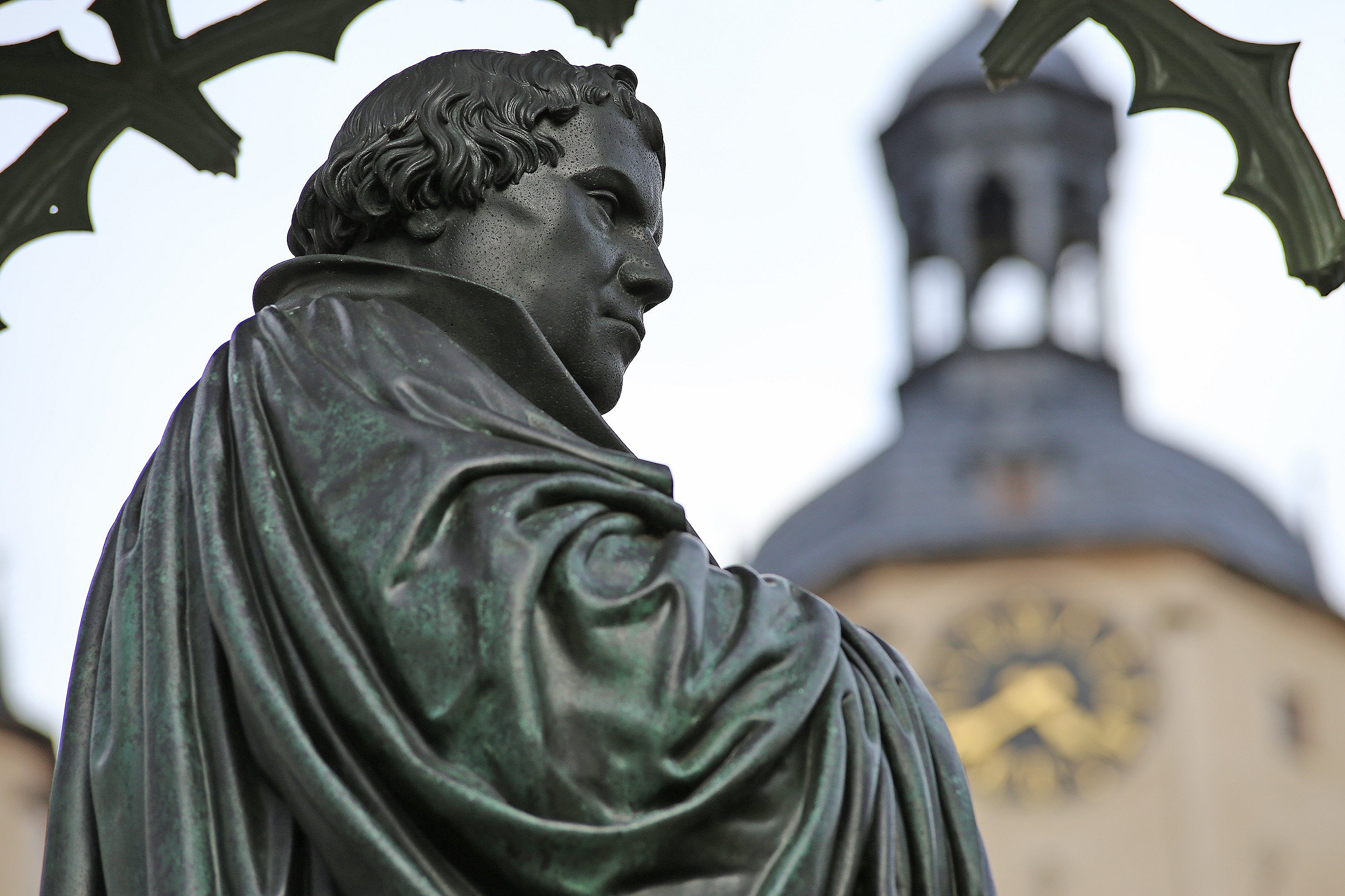 Luther-Denkmal auf dem Marktplatz von Lutherstadt Wittenberg, gestaltet von Karl Friedrich Schinkel, eröffnet am 31. Oktober 1821.