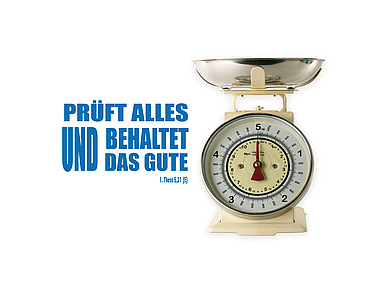 Die grafische Interpretation der Jahreslosung für das Jahr 2025 zeigt das Bibelwort mit einer Waage