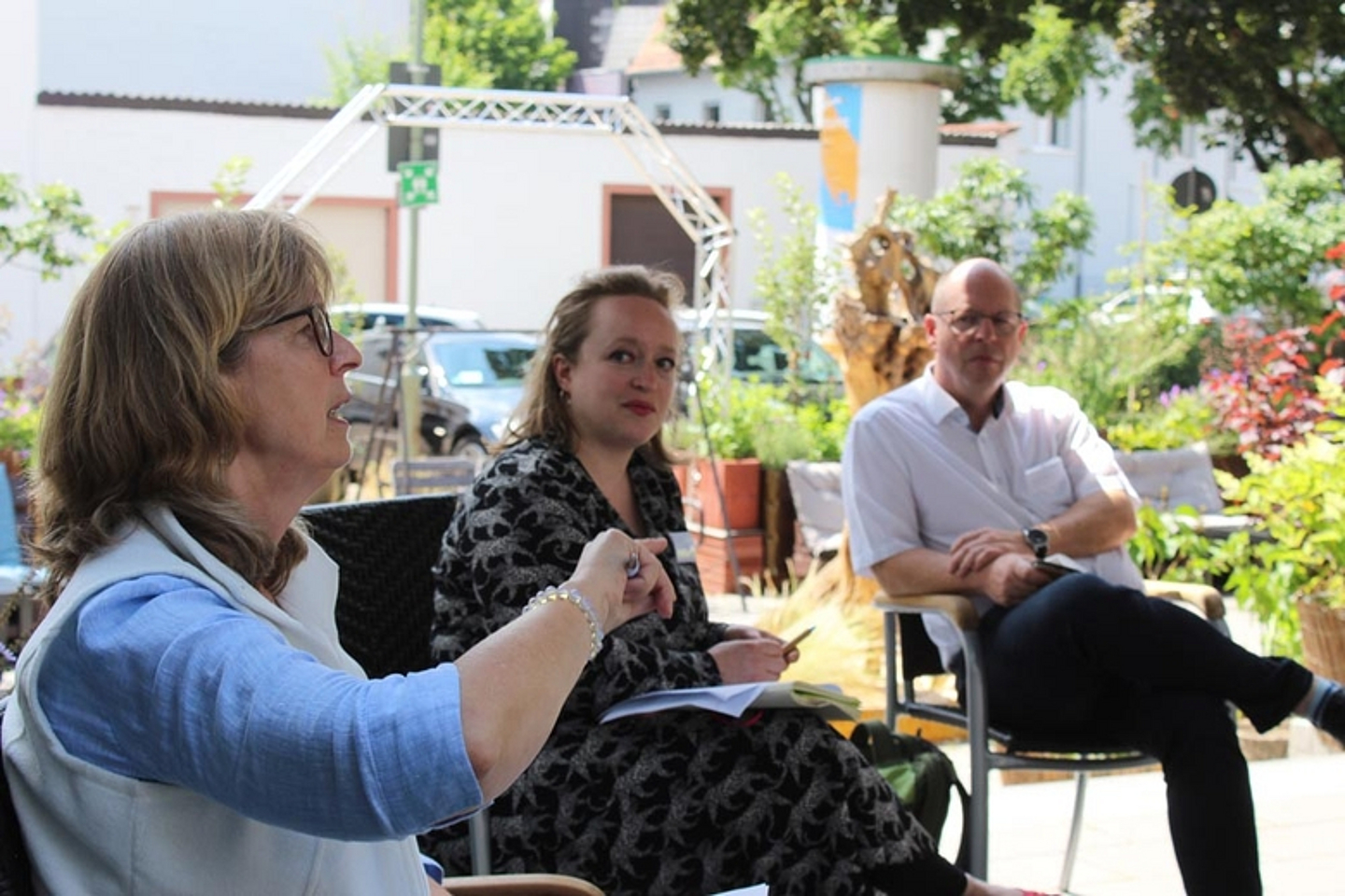 Unter dem Titel «Die Diaspora am Nebentisch» ging es am 3. Juli 2021 bei einem Studientag in Hanau in der Alten Johanneskirche um die Arbeit der Diaspora-Kirchen weltweit und regional. (Foto: medio.tv/Pongratz)