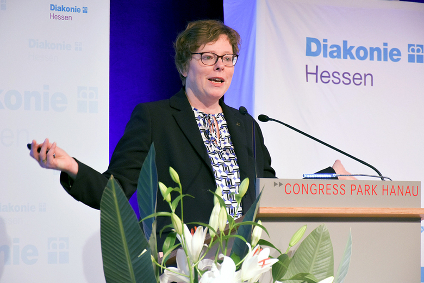 Bischöfin Dr. Beate Hofmann bei ihrem Vortrag zum Thema «Evangelisches Profil im Kontext einer pluralen Gesellschaft». (Foto: Diakonie Hessen)