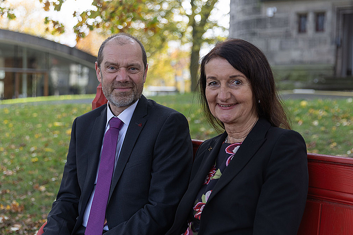 Wechsel im Dezernat für Diakonie und Ökumene Dr. Diethelm Meißner und Oberlandeskirchenrätin Claudia Brinkmann-Weiß (Foto: medio.tv/Schauderna)