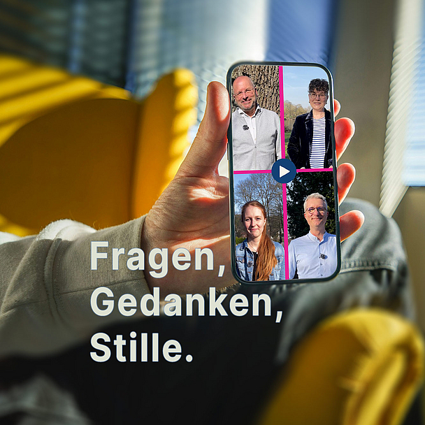 Für die einen ist er religiös geprägt, für andere vor allem still, ungewohnt oder schwer auszuhalten. Auch deshalb kann ein offenes Gesprächsangebot an Karfreitag hilfreich sein. Unser Foto zeigt die beteiligten Pfarrerinnen und Pfarrer Norbert Mecke, Svenja Neumann, Lea-Katharina Müller und Michael Zehender