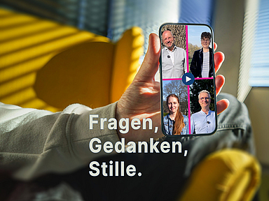 Für die einen ist er religiös geprägt, für andere vor allem still, ungewohnt oder schwer auszuhalten. Auch deshalb kann ein offenes Gesprächsangebot an Karfreitag hilfreich sein. Unser Foto zeigt die beteiligten Pfarrerinnen und Pfarrer Norbert Mecke, Svenja Neumann, Lea-Katharina Müller und Michael Zehender