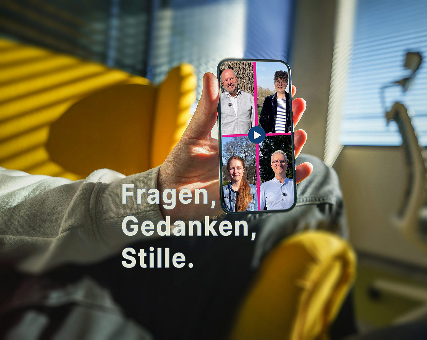 Unser Foto zeigt die beteiligten Pfarrerinnen und Pfarrer. Für die einen ist er religiös geprägt, für andere vor allem still, ungewohnt oder schwer auszuhalten. Auch deshalb kann ein offenes Gesprächsangebot an Karfreitag hilfreich sein. Unser Foto zeigt die beteiligten Pfarrerinnen und Pfarrer Norbert Mecke, Svenja Neumann, Lea-Katharina Müller und Michael Zehender