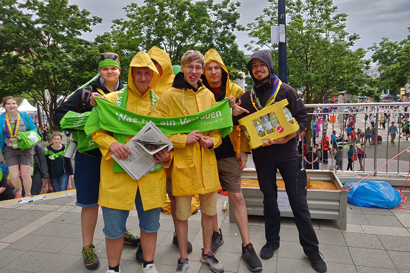 Die Christlichen Pfadfinder aus Kurhessen hatten auch bei schlechten Wetter Spaß bei ihrer ehrenamtlichen Arbeit auf dem Kirchentag aus  (Foto: VCP Kurhessen)