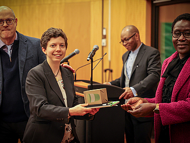 Hannah Kehrein (2.v.l.) studierte fünf Monate am Institut des Ökumenischen Rats der Kirchen in der Schweiz. Das Foto zeigt sie bei der Abschlussfeier. 