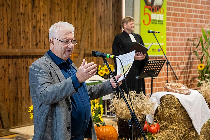 5.000 Brote - Konfis backen Brot für die Welt 5.000 Brote - Konfis backen Brot für die Welt - Eröffnungsgottesdienst am 28. September 2025 in Vellmar