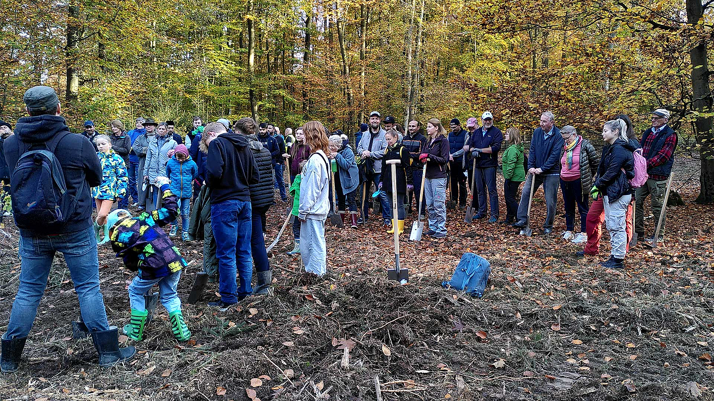 Gemeinsam anpacken: Bei der fünften Baumpflanzaktion wurden 1.000 neue Bäume gepflanzt.