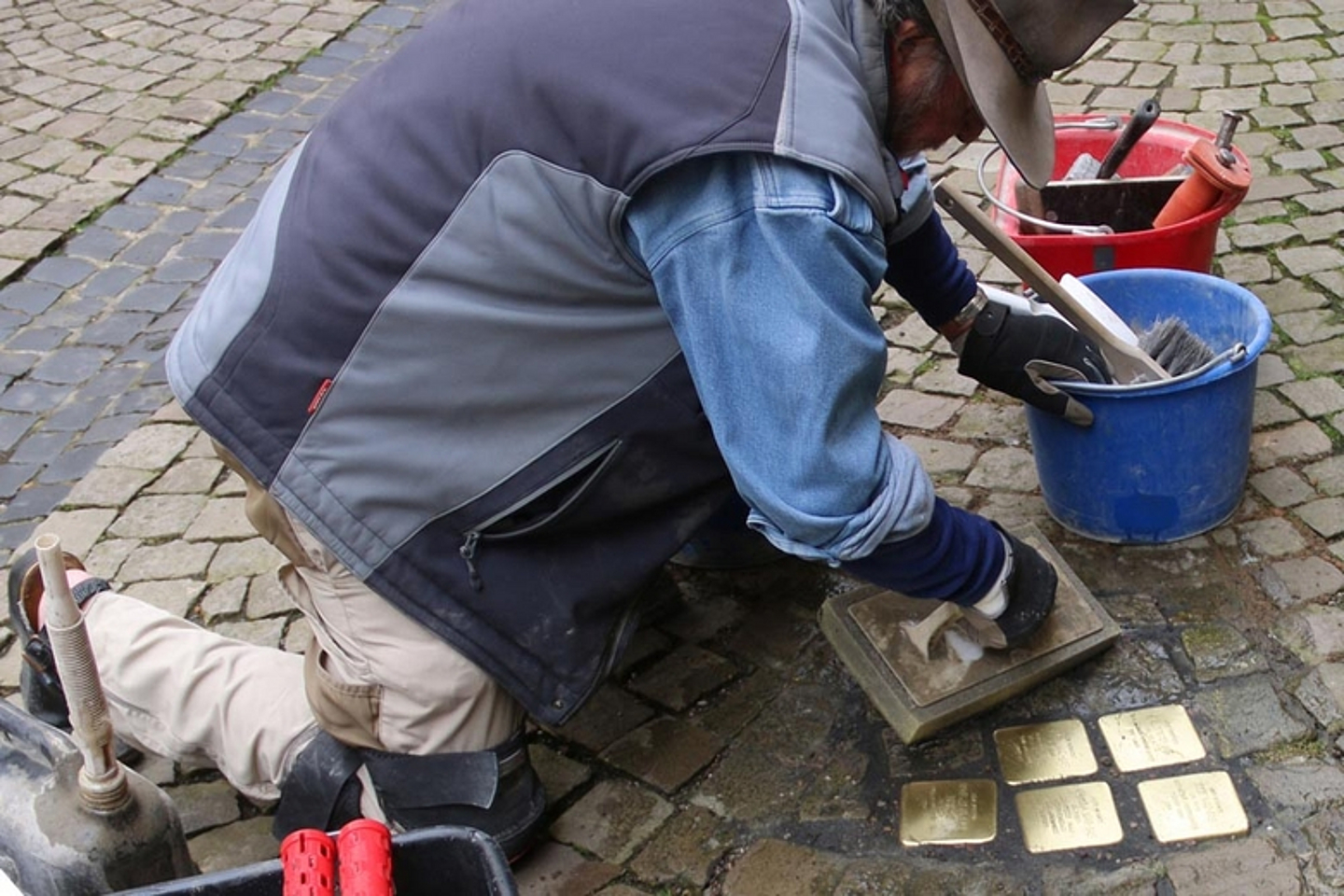 Verlegung von Stolpersteinen durch den Künstler Gunter Demnig am 4. Mai 2019 in Schwalstadt-Treysa. (Foto: Uli Köster/Treysa)