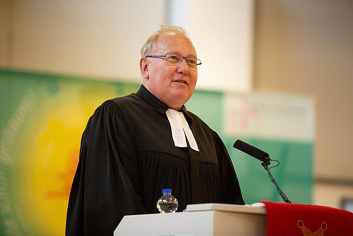 Unser Foto zeigt Pfarrer Jörg Scheer, der im Oktober aus dem Amt des Vorsitzenden des Posaunenwerks verabschiedet wird. (Foto: medio.tv/Schauderna)