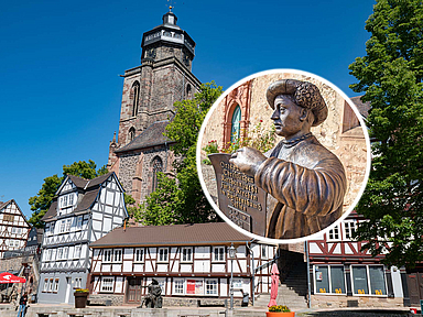Unser Foto zeigt die Homberger Stadtkirche sowie eine Skulptur von Landgraf Philipp