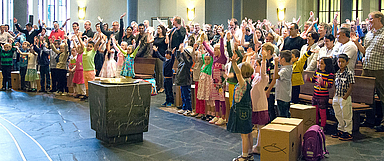 Schulstart mit Gottes Segen: Unser Archiv-Foto zeigt einen Einschulungsgottesdienst mit Familien in der Kasseler Kreuzkirche. (Foto: medio.tv/Schauderna)