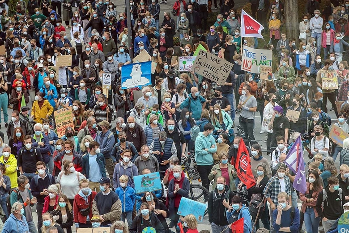 Teilnehmende am Klimastreik in Marburg. (Foto: Thomas Richter)