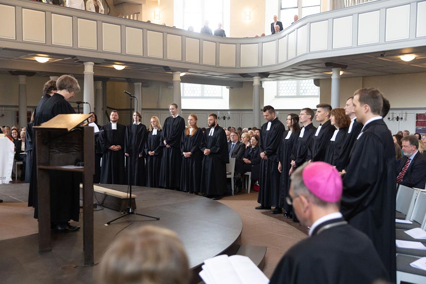 Anrede an die Ordinand*innen durch Studienleiterin Pfarrerin Maike Westhelle