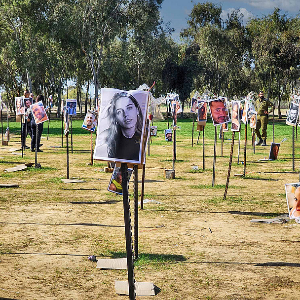 Gedenkstätte in der Nähe des Kibbuz Reʿim in Israel.