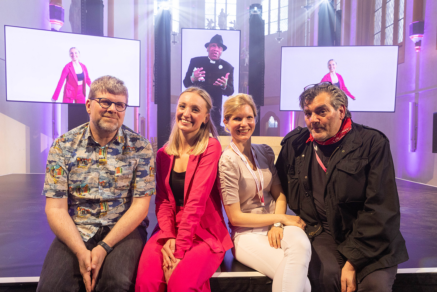 Künstlerisches Team für die Erlebnis:Kirche (v.l.): Pfarrer und Komponist Fabian Vogt,  Tänzerin Merel Kappenburg, Choreografin Julia Zulauf, der Komponist und Sounddesigner Parviz Mir-Ali (Gesamtinszenierung)